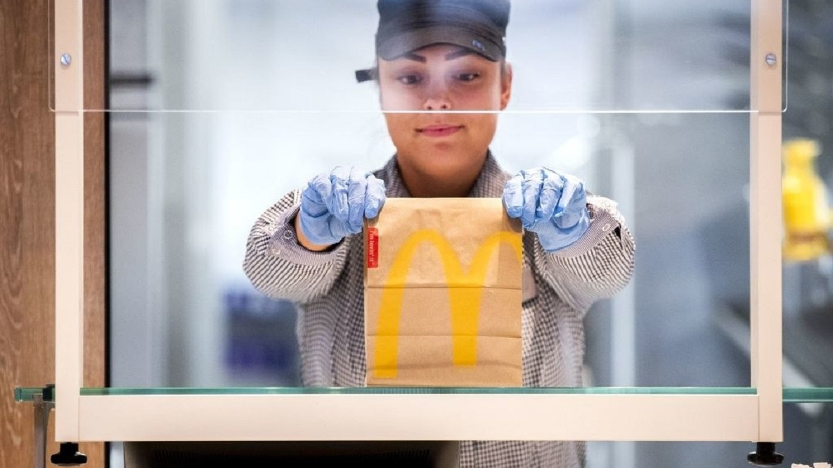 McDonald's в Іллінойсі дарує співробітникам iPhone: яку просту умову потрібно виконати - фото 1