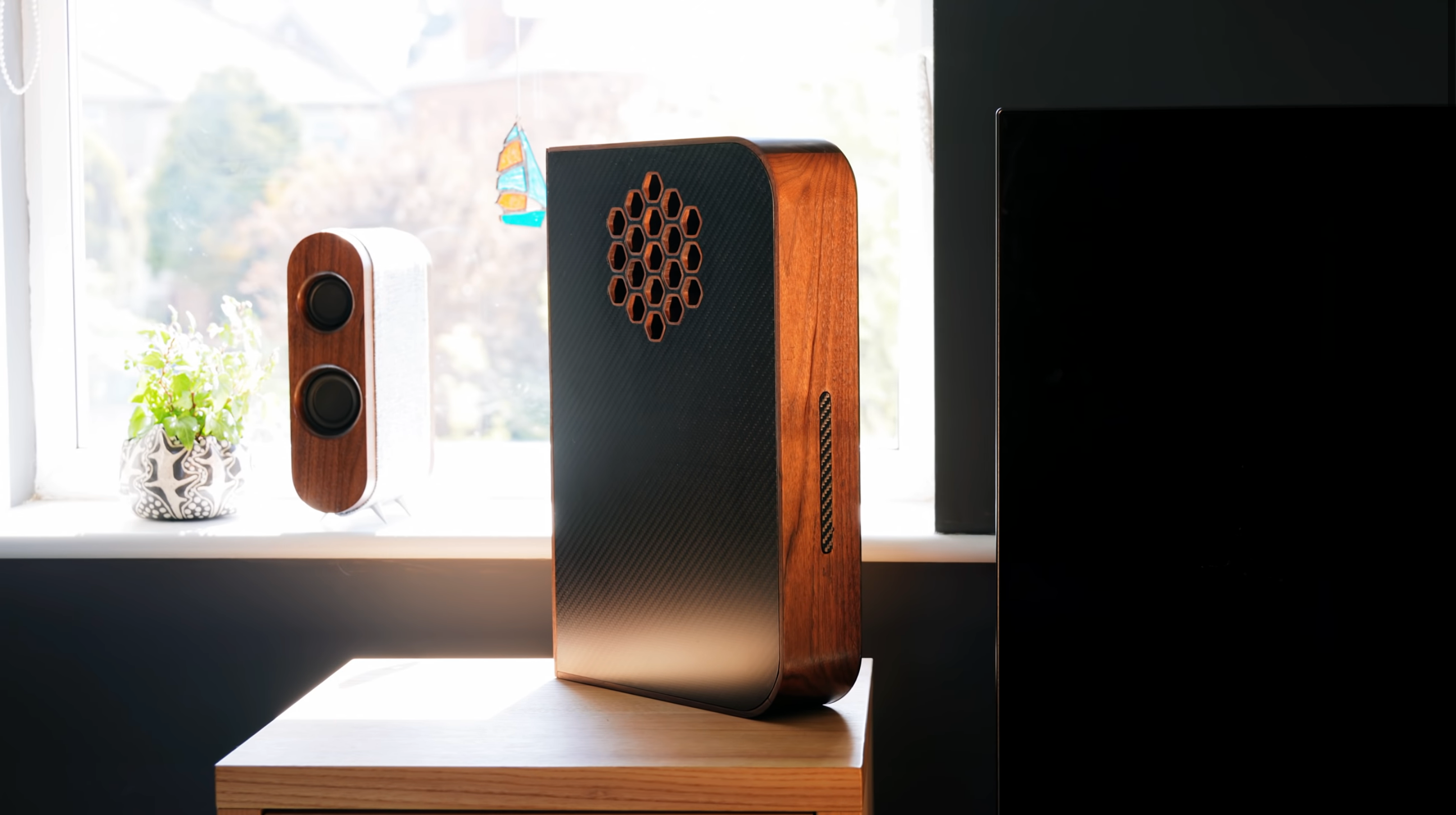 Блогер зібрав ретро-версію приставки PlayStation 5 у дерев'яному корпусі