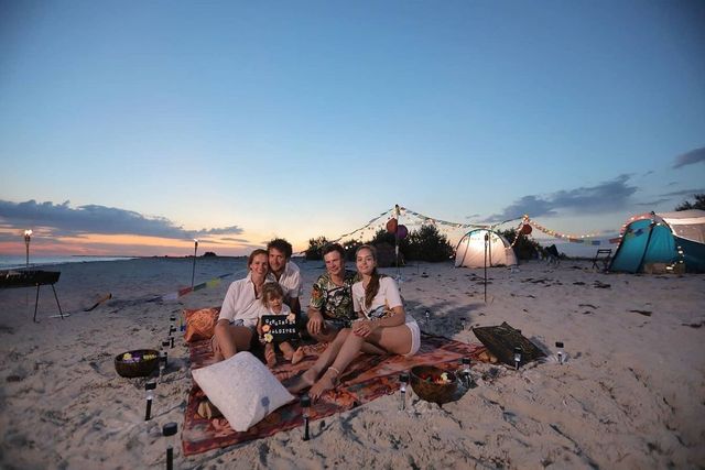 Дмитро Комаров показав атмосферні знімки з дружиною на українських Мальдівах - фото 461403