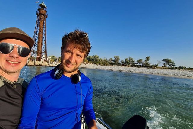 Дмитро Комаров показав атмосферні знімки з дружиною на українських Мальдівах - фото 461407