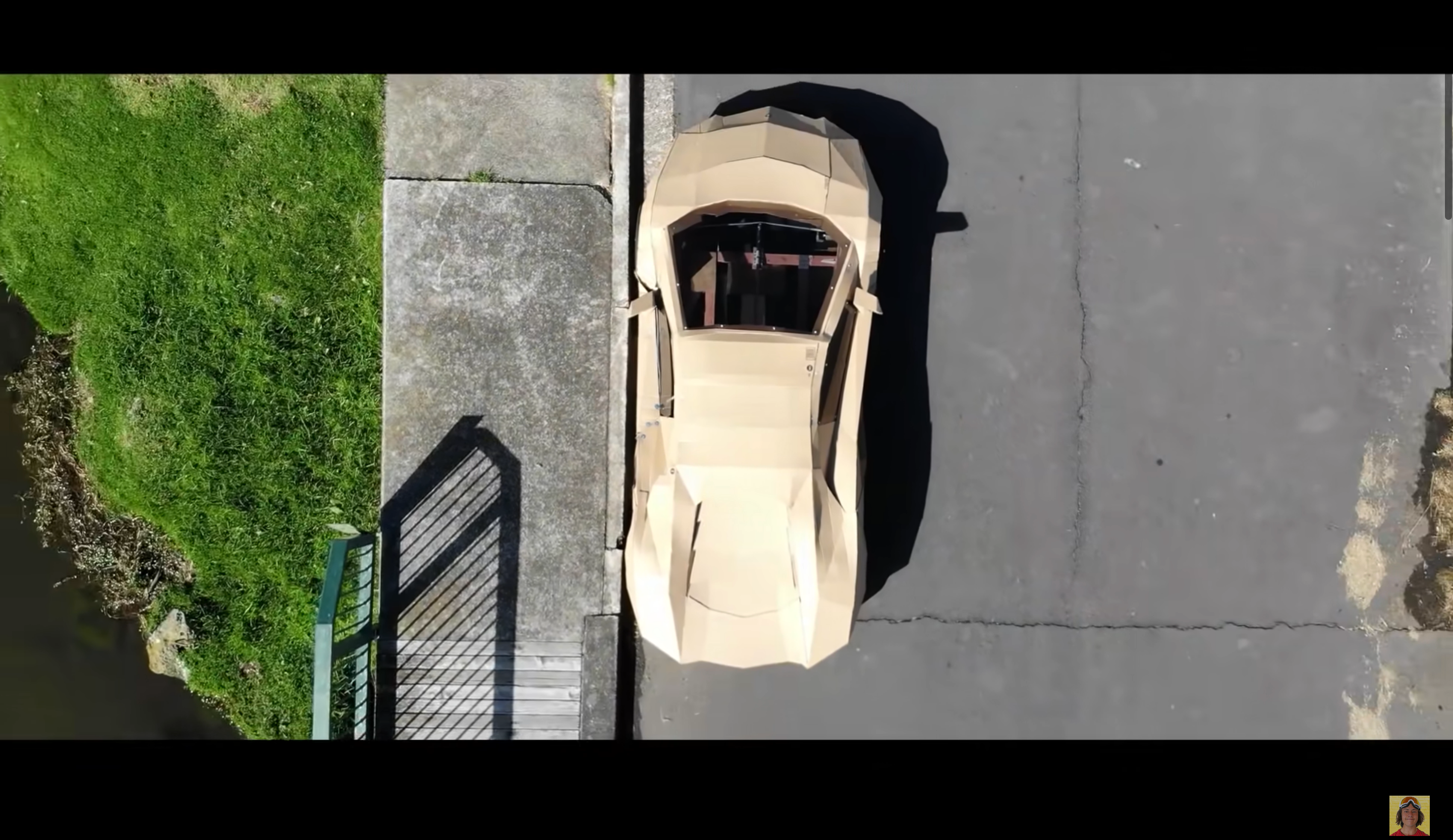 Картонний Lamborghini Aventador продали за понад 10 тисяч доларів - фото 1