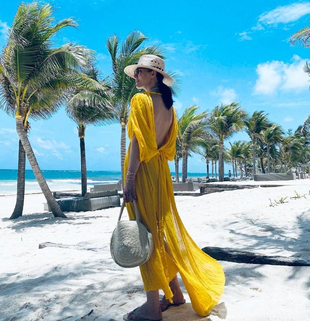 Маша Єфросиніна спокусила мережу пляжними фото у купальнику - фото 461574