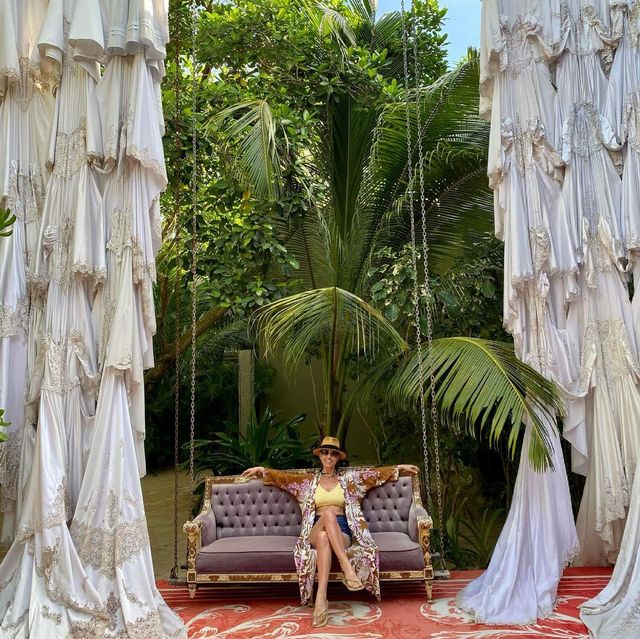 Маша Єфросиніна спокусила мережу пляжними фото у купальнику - фото 461578