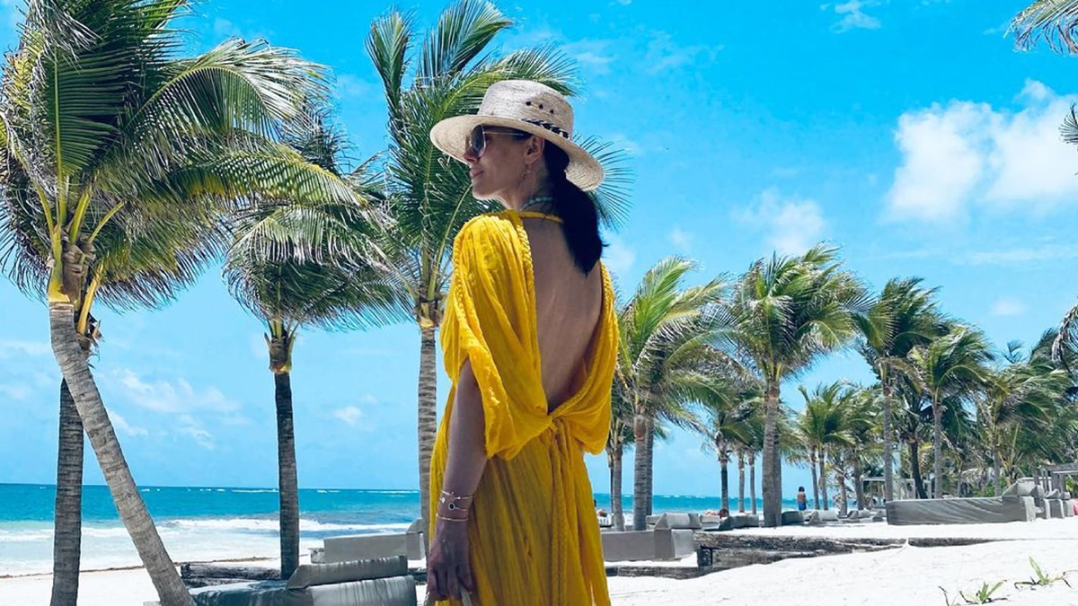 Маша Єфросиніна спокусила мережу пляжними фото у купальнику