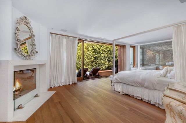 Памела Андерсон продає розкішний особняк з приватним пляжем на березі океану: фото - фото 461654