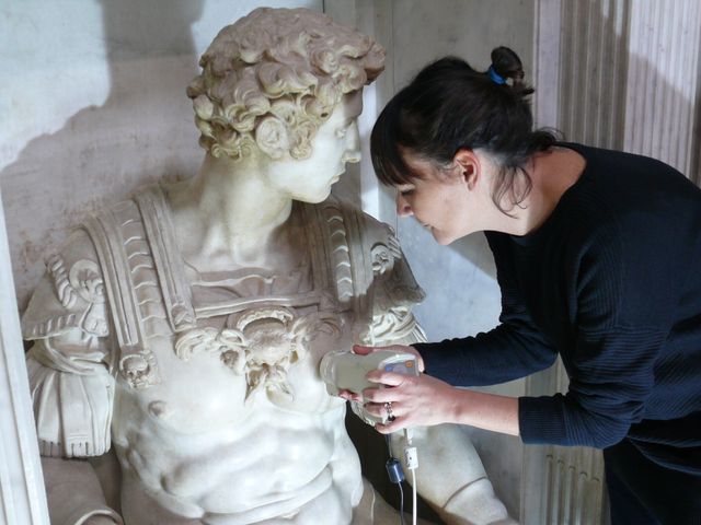 Реставратори очистили мармурову капелу Мікеланджело за допомогою бактерій - фото 461747