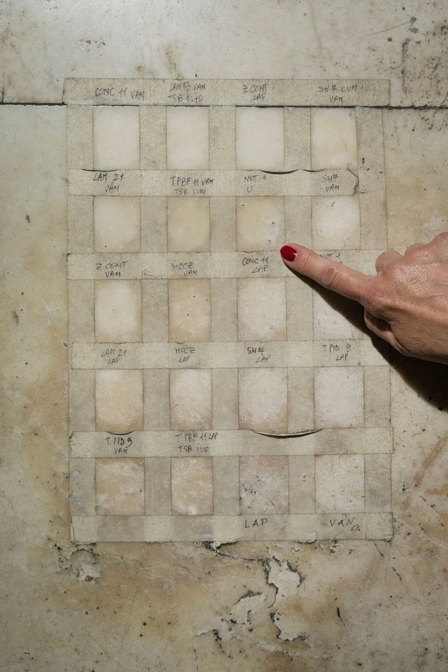 Реставратори очистили мармурову капелу Мікеланджело за допомогою бактерій - фото 461749