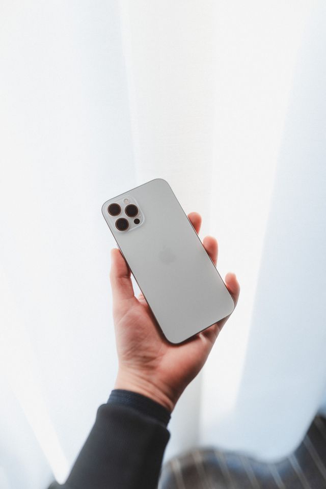 Чому не варто поспішати оновлювати свій iPhone 11 та iPhone 12 до iOS 14.6 - фото 461775