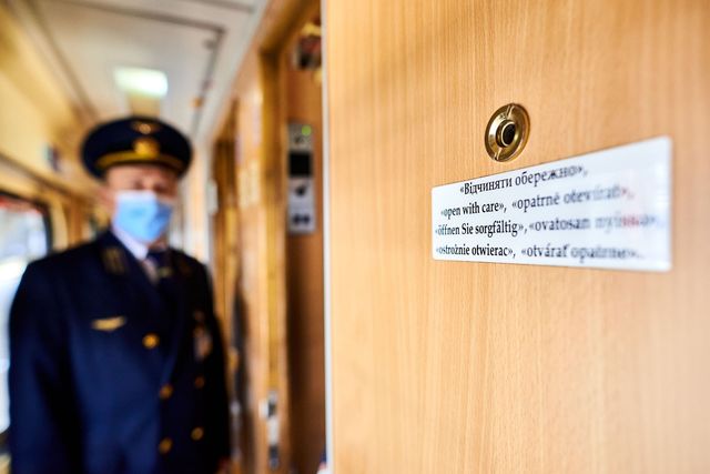 В Укрзалізниці показали, як виглядає поїзд Київ – Відень зсередини - фото 461825