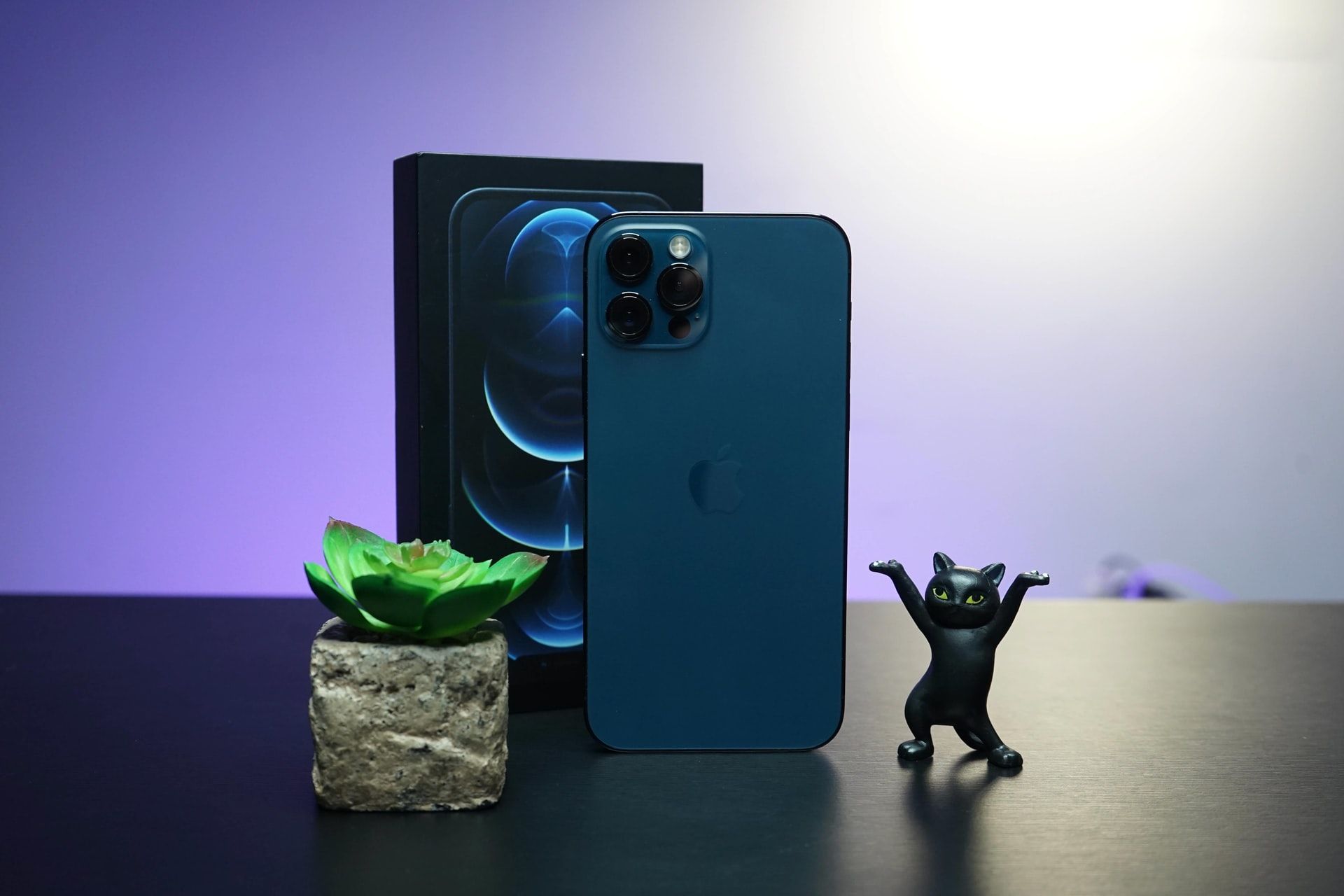 Apple оснастить iPhone 13 Pro ще більшим акумулятором: інсайдери