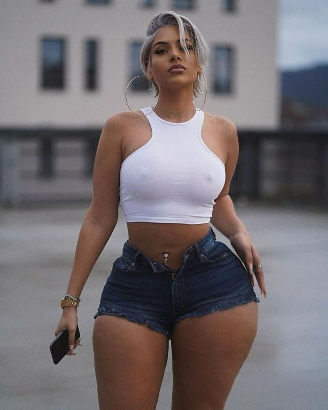 Забагато фотошопу: фото надто ідеальних людей, які шокують - фото 461863