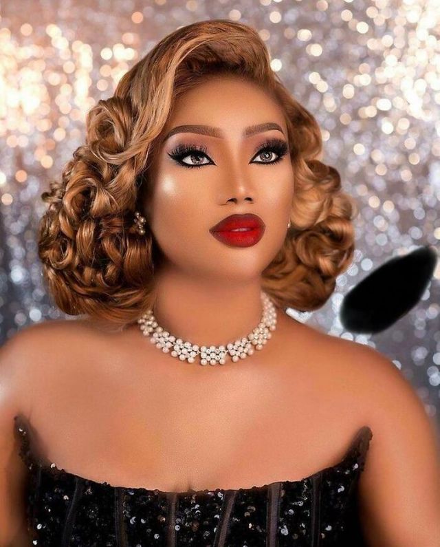 Забагато фотошопу: фото надто ідеальних людей, які шокують - фото 461875