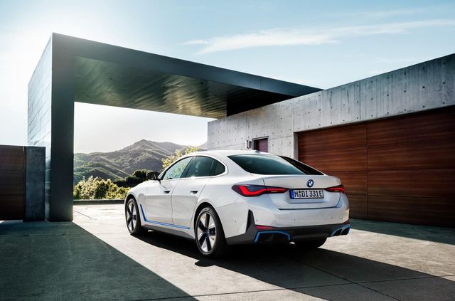BMW i4: оголошені характеристики та ціни електричного седана - фото 461894
