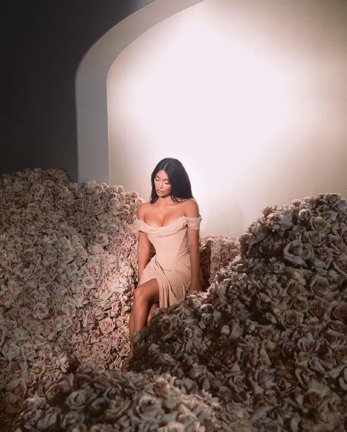 Кім Кардашян в купальнику - фото 1