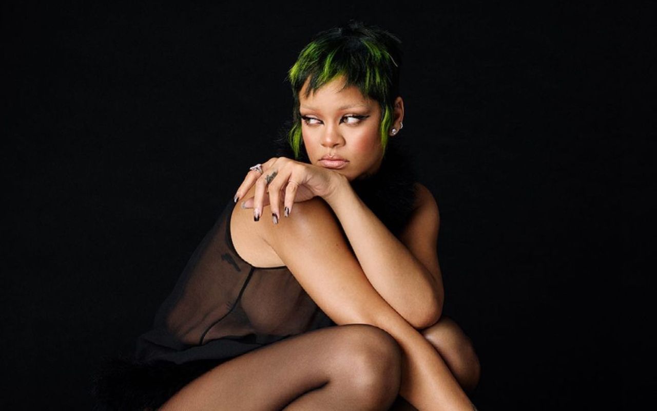 Сама вдягалася, сама знімала: Rihanna стала зіркою нового номера VOGUE