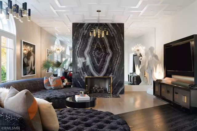 Як виглядає будинок з підземним гаражем: потрапити у нього можна через секретний тунель - фото 462067