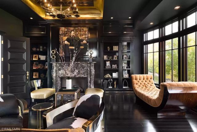 Як виглядає будинок з підземним гаражем: потрапити у нього можна через секретний тунель - фото 462069