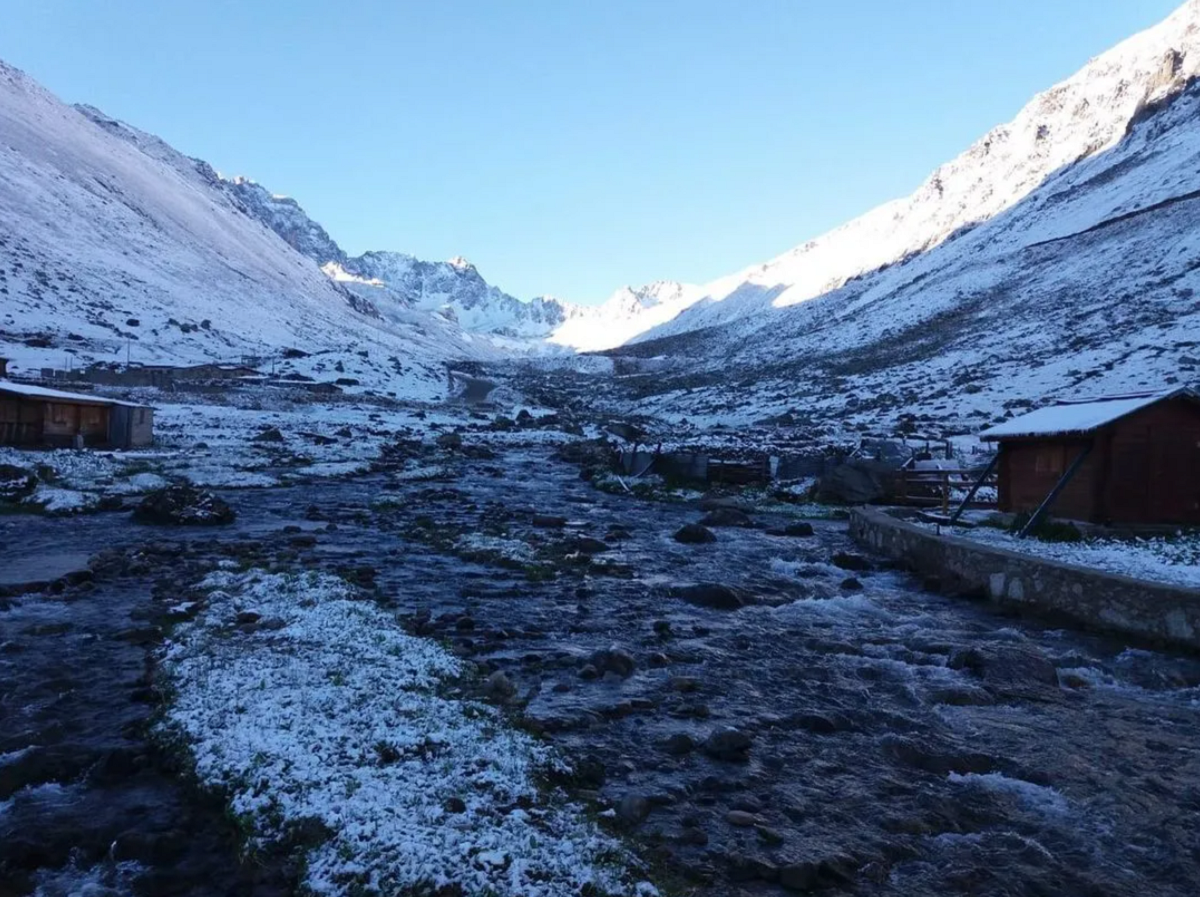 Узбережжя Чорного моря у Туреччині засипало снігом: фото