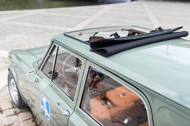 Рідкісний поліцейський універсал Alfa Romeo виставили на продаж - фото 462245