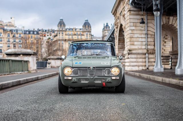 Рідкісний поліцейський універсал Alfa Romeo виставили на продаж - фото 462248