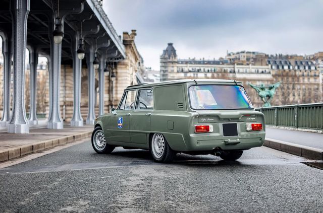 Рідкісний поліцейський універсал Alfa Romeo виставили на продаж - фото 462249