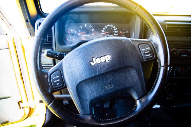 На продаж виставили Jeep Wrangler, перероблений під позашляховий лімузин-кабріолет - фото 462432