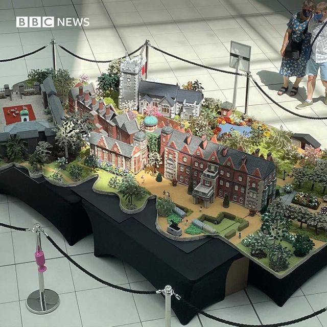 Бабуся створила в'язану копію Сандрінгемського палацу, що належить Єлизаветі II: фото - фото 462438