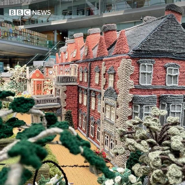 Бабуся створила в'язану копію Сандрінгемського палацу, що належить Єлизаветі II: фото - фото 462441