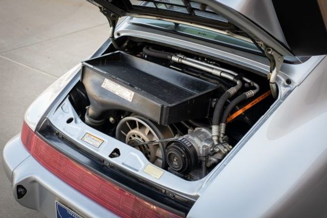 Рідкісний Porsche 911 пустять з молотка: за цю суму можна купити 3 нові такі автомобілі - фото 462682