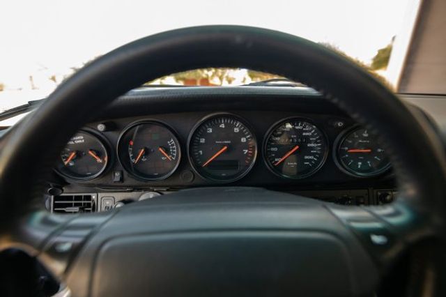 Рідкісний Porsche 911 пустять з молотка: за цю суму можна купити 3 нові такі автомобілі - фото 462683