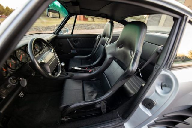 Рідкісний Porsche 911 пустять з молотка: за цю суму можна купити 3 нові такі автомобілі - фото 462685