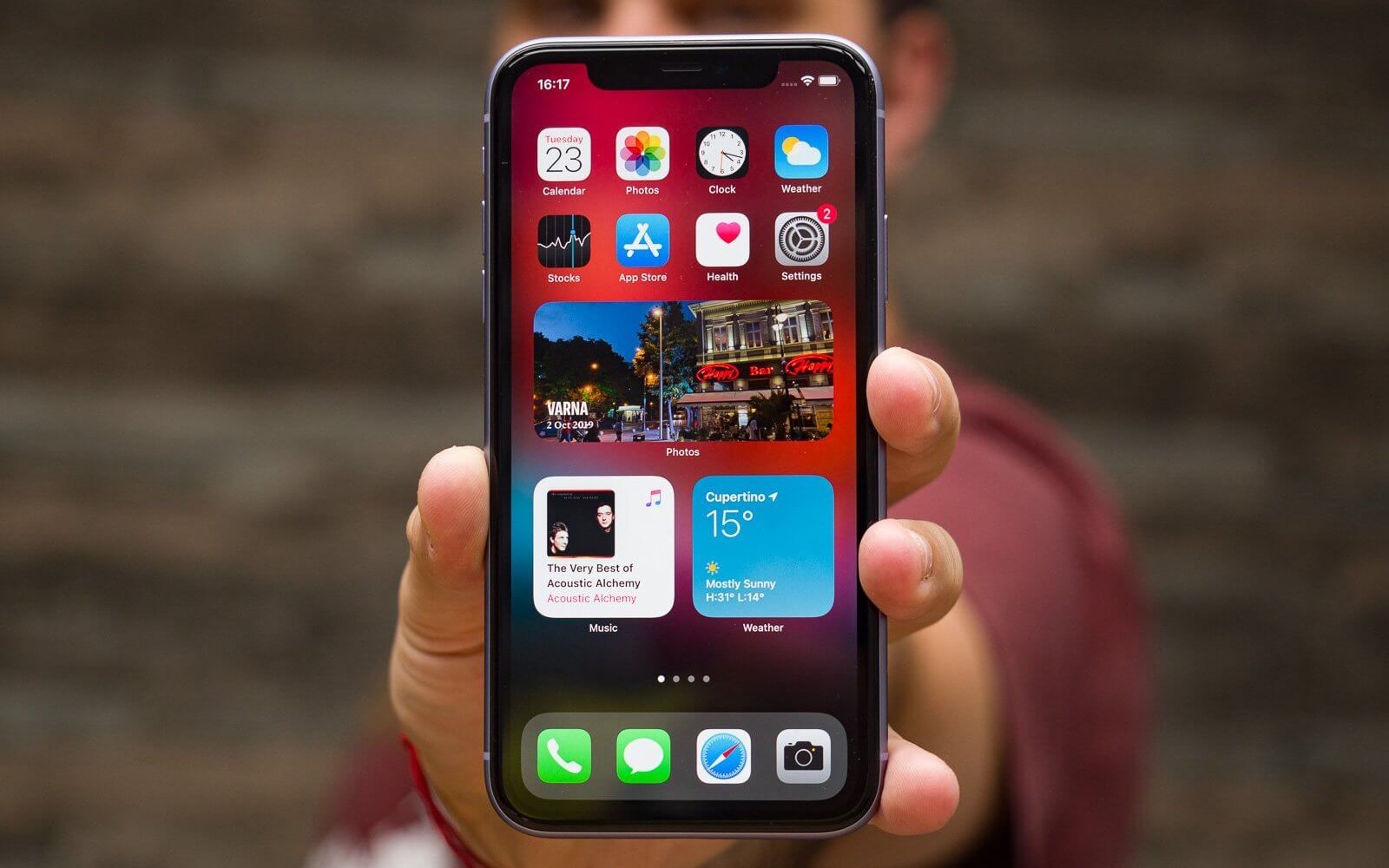 Apple показала, як на її думку, виглядають Android-смартфони - фото 1