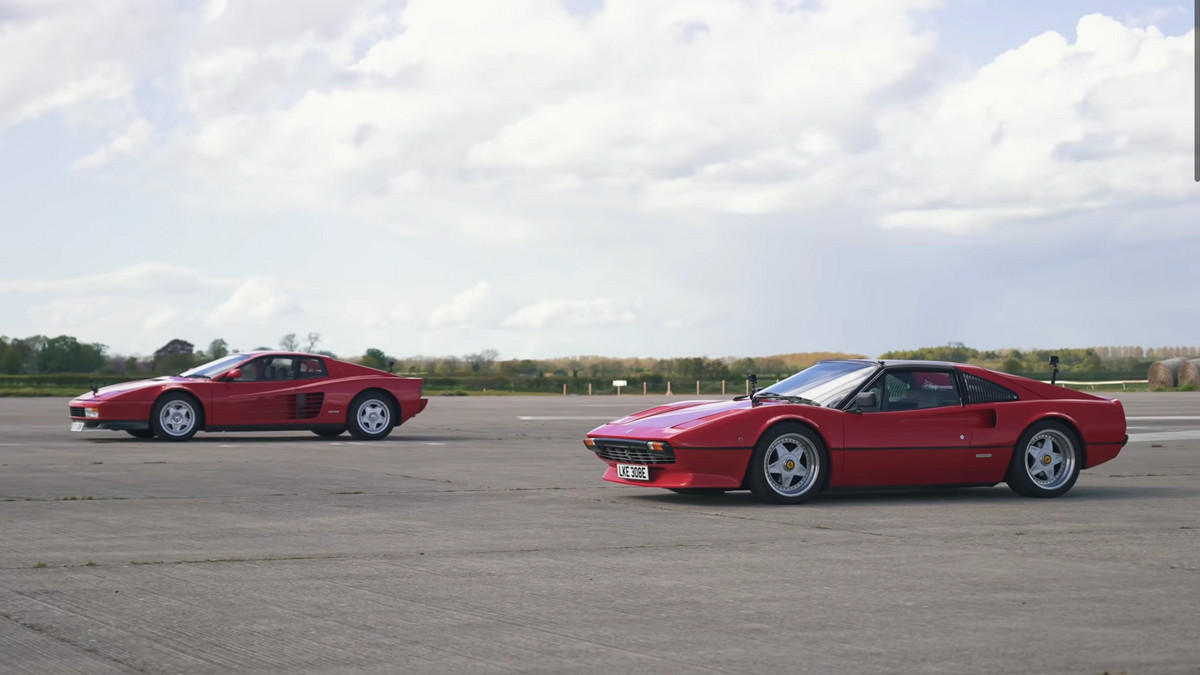 Дві моделі Ferrari зійшлися у гонці на треку - фото 1