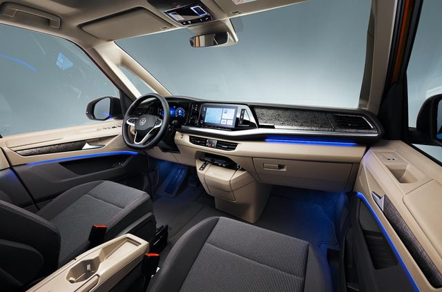 Volkswagen представив Multivan T7 з салоном-трансформером та іншими фішками - фото 462983