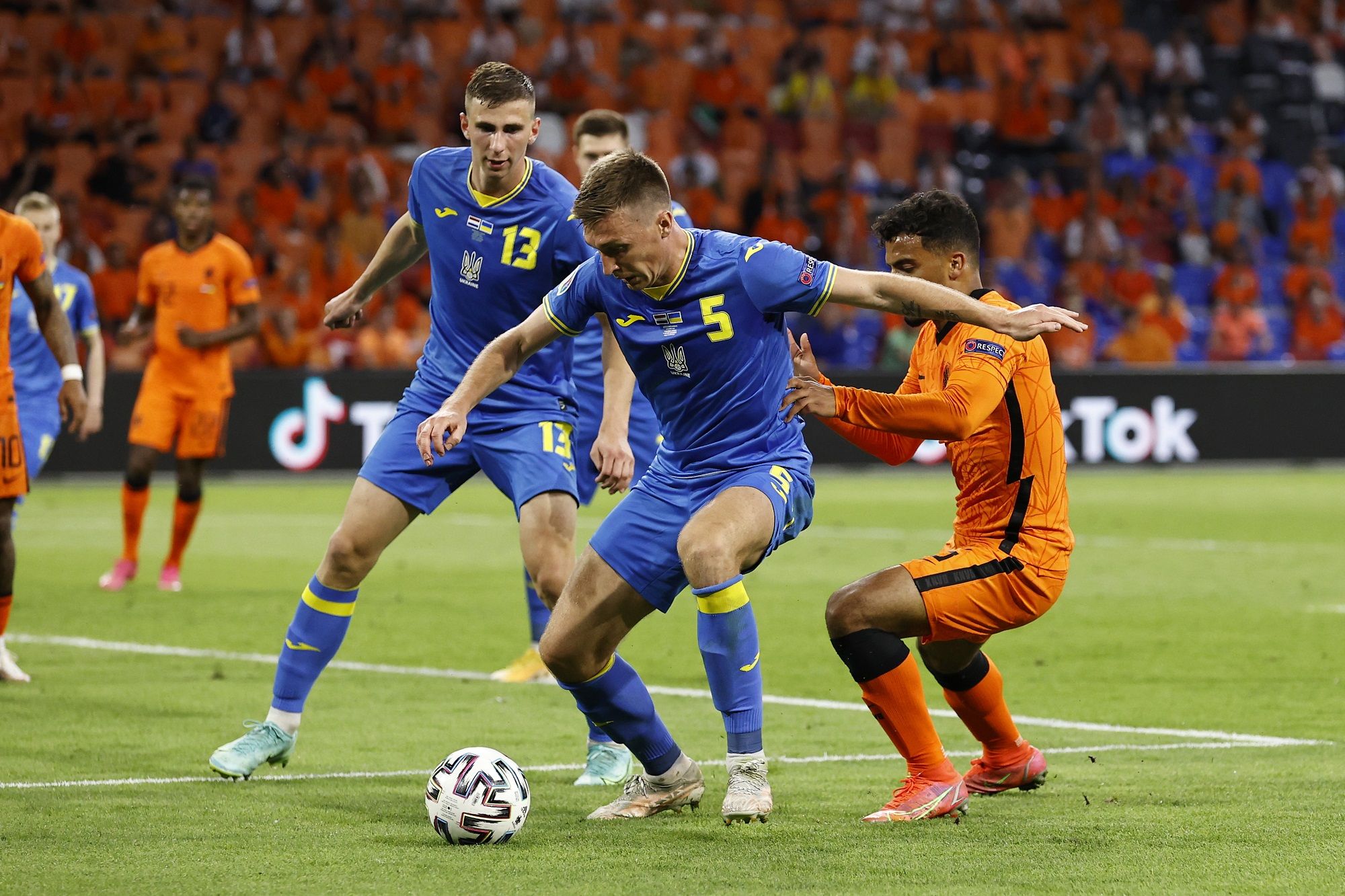 Програли бій, але не війну: реакція уболівальників на історичний матч України на Євро-2020