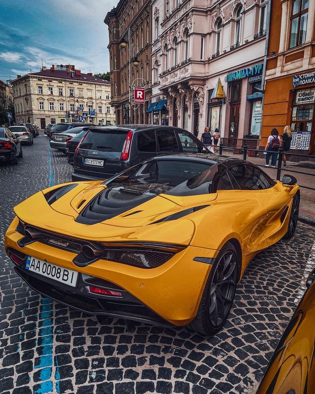На вулицях Львова сфотографували McLaren за пів мільйона доларів - фото 463334