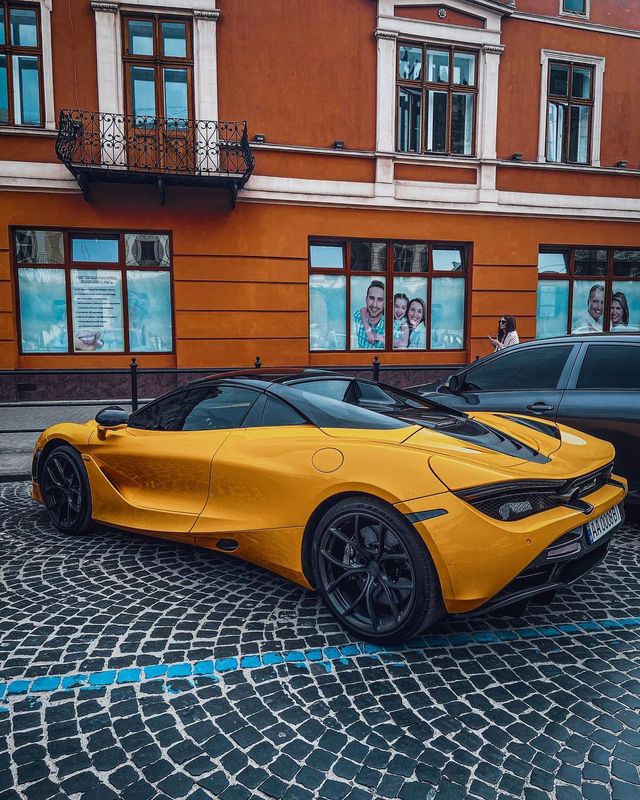 На вулицях Львова сфотографували McLaren за пів мільйона доларів - фото 463336