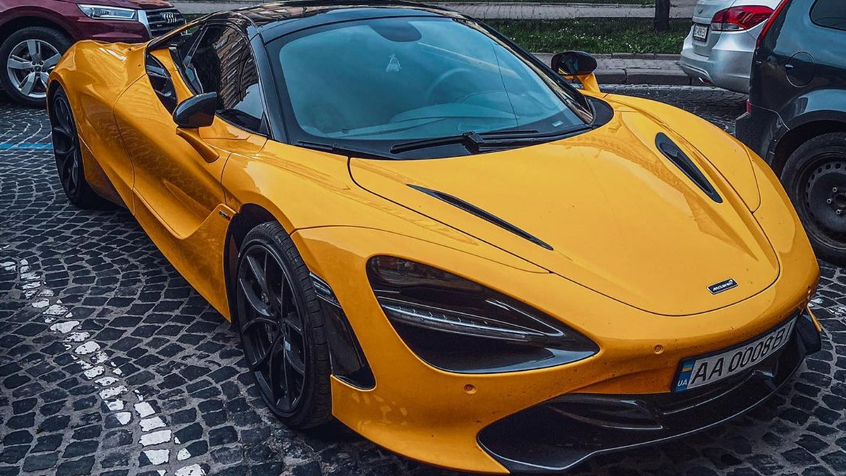 На вулицях Львова сфотографували McLaren за пів мільйона доларів