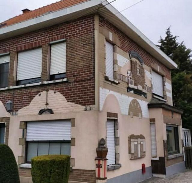 Настільки погано, що аж добре: дивні будинки у Бельгії, які змушують затримати погляд - фото 463448