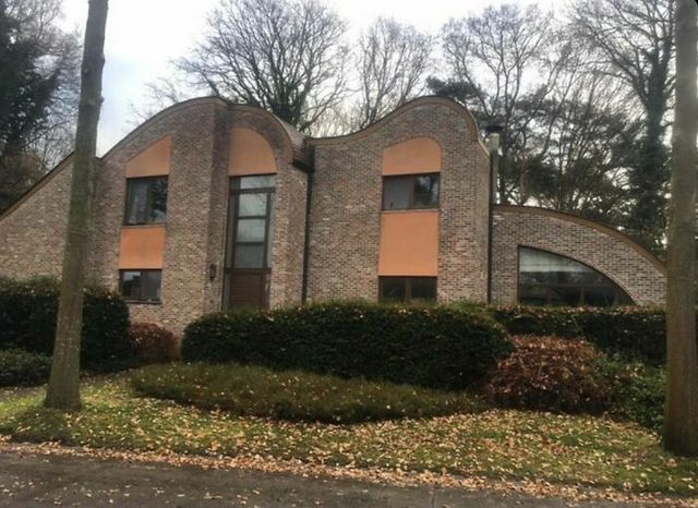 Настільки погано, що аж добре: дивні будинки у Бельгії, які змушують затримати погляд - фото 463453