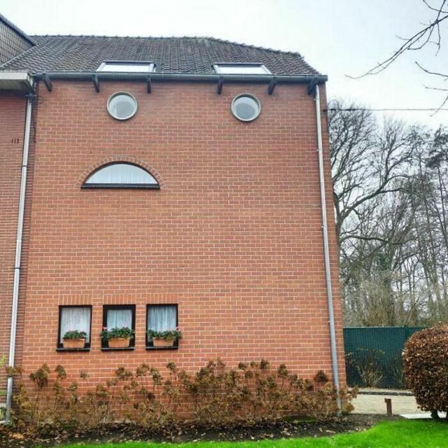 Настільки погано, що аж добре: дивні будинки у Бельгії, які змушують затримати погляд - фото 463456