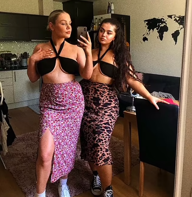 Дівчат попросили піти з паба за надто відвертий одяг, який ледь груди прикривав: фотофакт - фото 463546