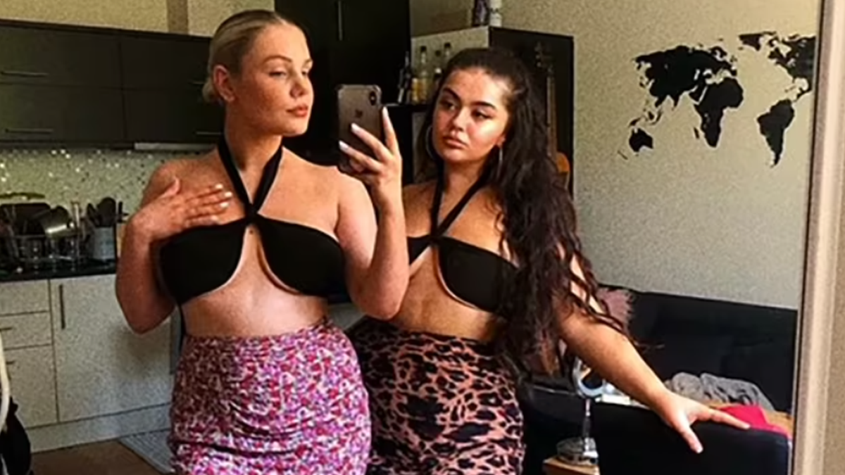 Дівчат не впустили у паб через відвертий одяг - фото 1