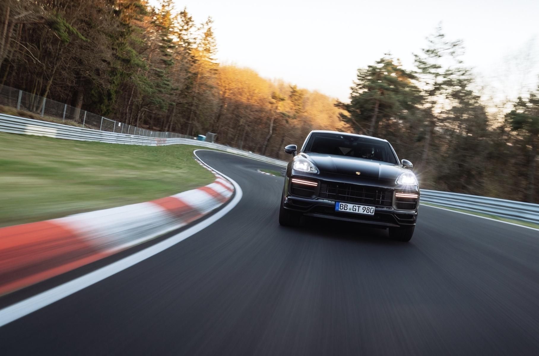 Porsche Cayenne встановив новий рекорд Нюрбургринга для кросоверів: відео