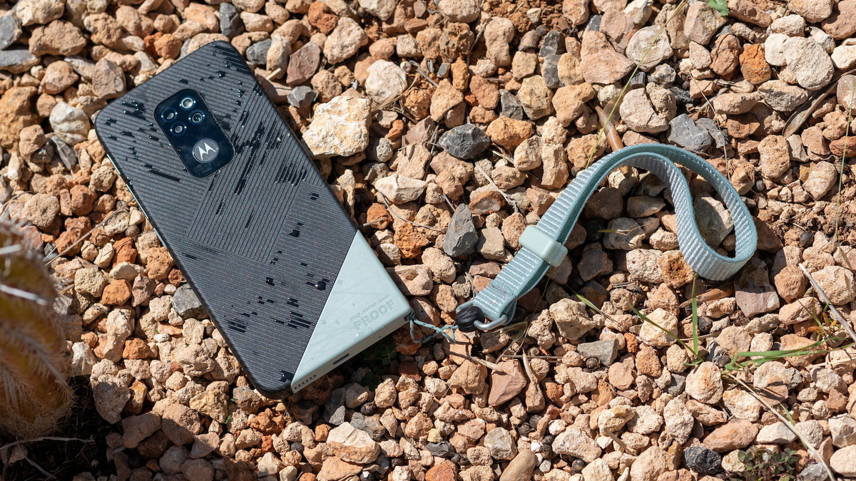 Motorola Defy (2021) захищений від води та пилу - фото 1