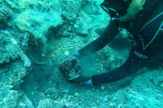 Біля берегів Сінгапуру знайшли два затонулих судна з унікальними скарбами - фото 463917