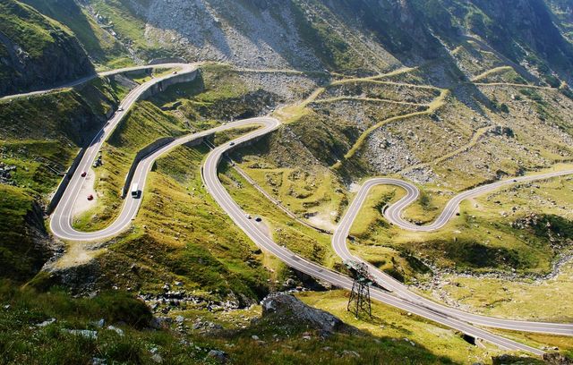 ТОП 5 найкрасивіших доріг світу: автомобільні маршрути, від яких перехоплює подих - фото 464069