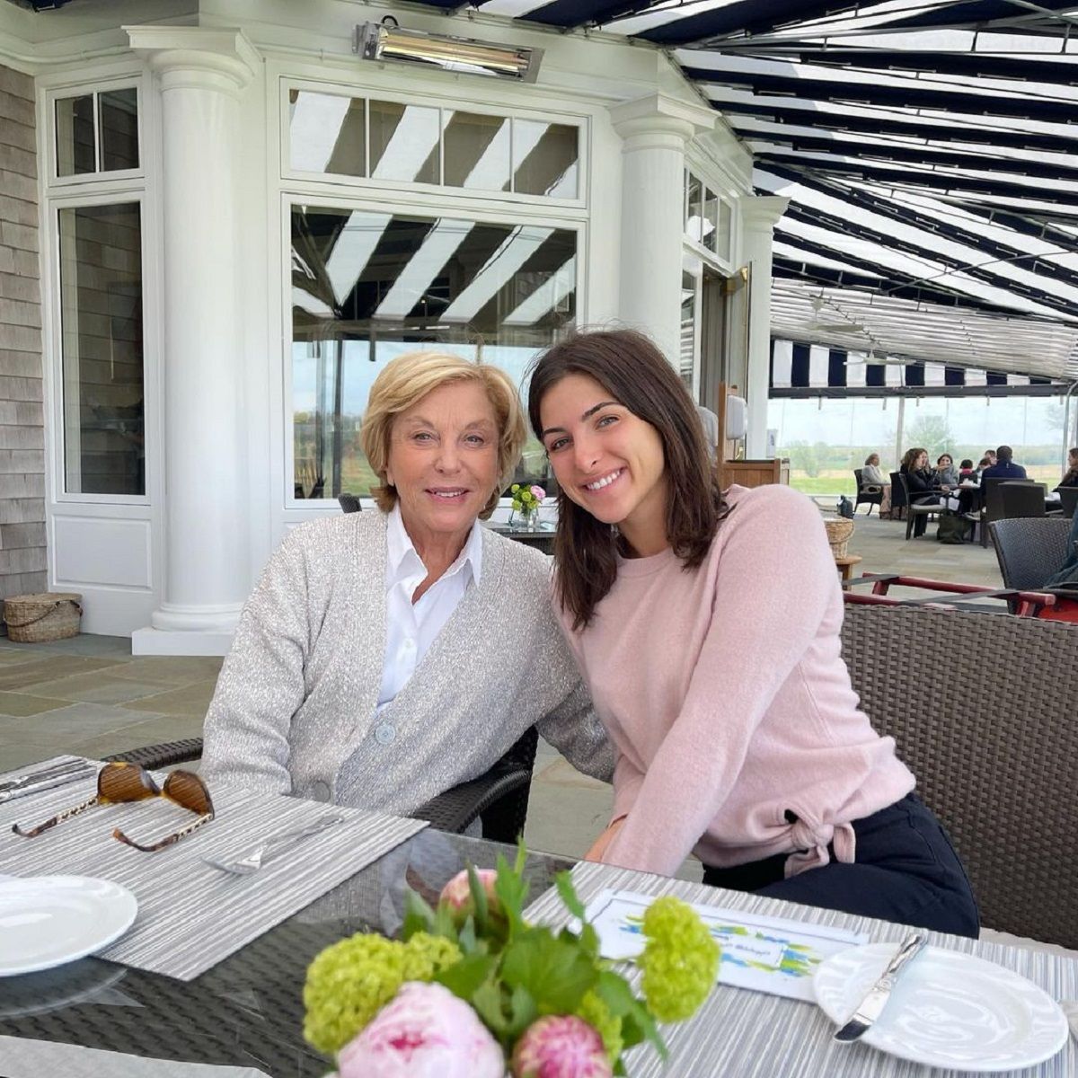 Бабуся отримала нюдси від внучки і її реакція феєрична - фото 1