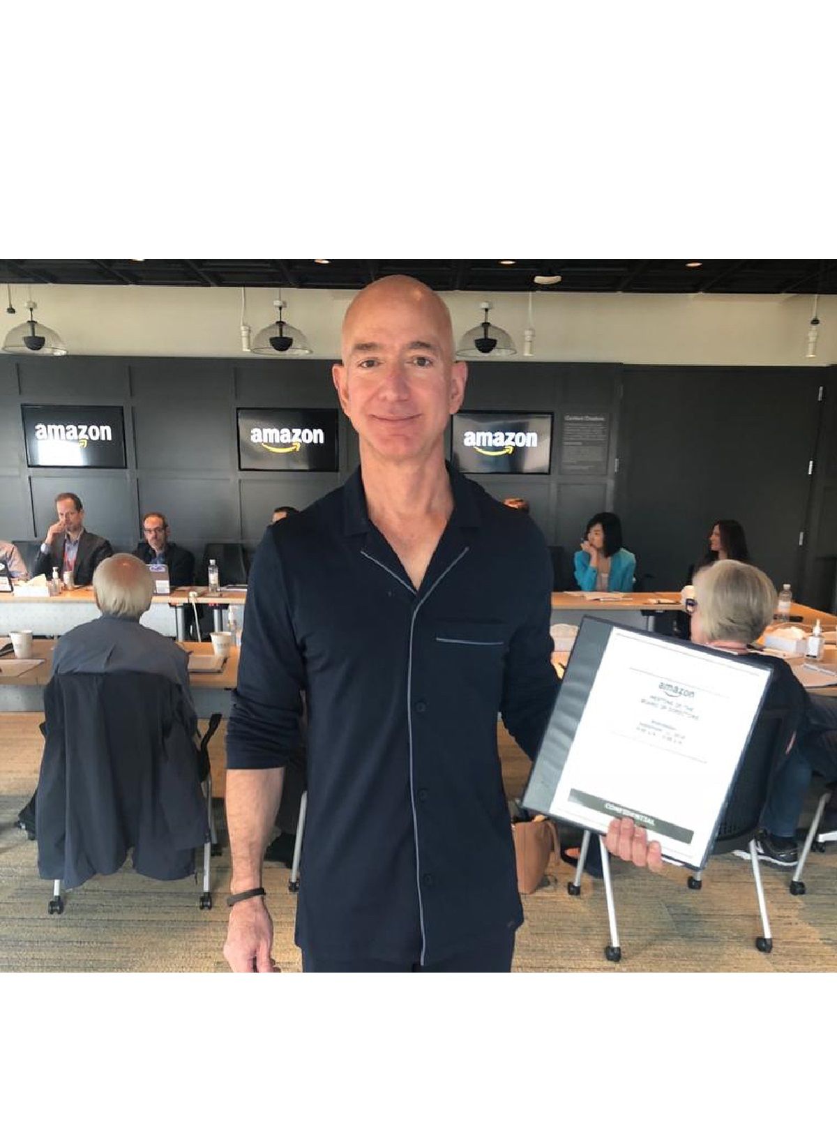 Безоса не хочуть пускати на Землю після космічної мандрівки - фото 1