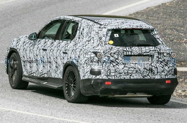 Гібридний Mercedes-Benz GLC нового покоління зняли під час тестів: фото - фото 464310